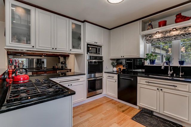 1701 S HILLCREST DRIVE, Appleton, WI 54914