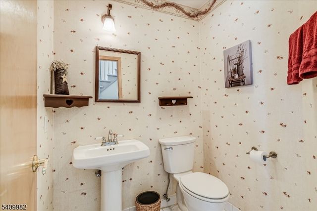 63 Meadow Pond Rd, Hardyston Twp., NJ 07419