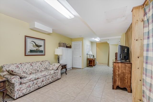 63 Meadow Pond Rd, Hardyston Twp., NJ 07419