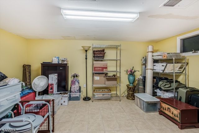 63 Meadow Pond Rd, Hardyston Twp., NJ 07419