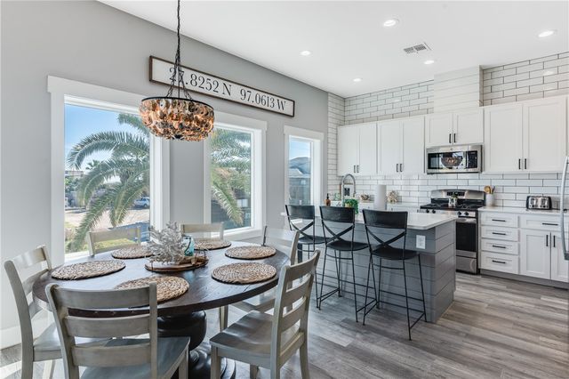 524 S 12th St D, Port Aransas, TX 78373