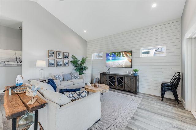 524 S 12th St D, Port Aransas, TX 78373