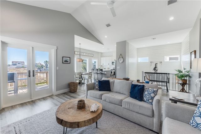 524 S 12th St D, Port Aransas, TX 78373