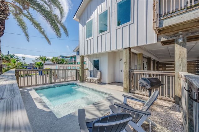 524 S 12th St D, Port Aransas, TX 78373