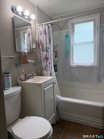 44 Oxford Drive, East Hartford, CT 06118