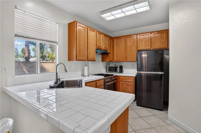 7 Dynasty Court, Irvine, CA 92602