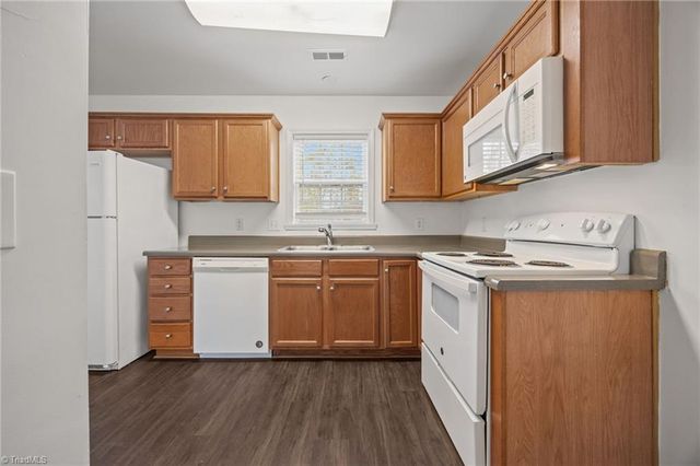 606 Three Oaks Drive, High Point, NC 27265