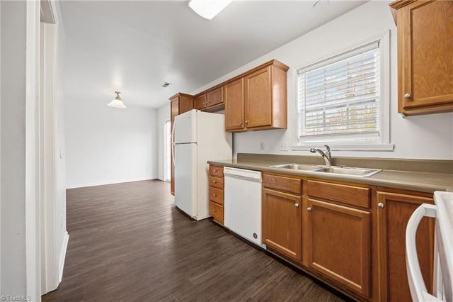 606 Three Oaks Drive, High Point, NC 27265