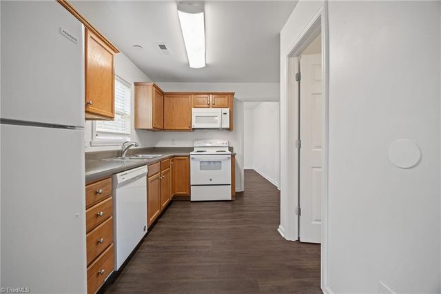 606 Three Oaks Drive, High Point, NC 27265