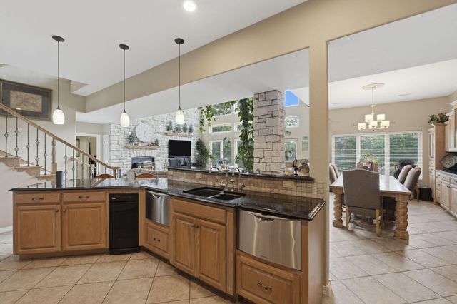 2337 Pokeberry Lane, Lampe, MO 65681