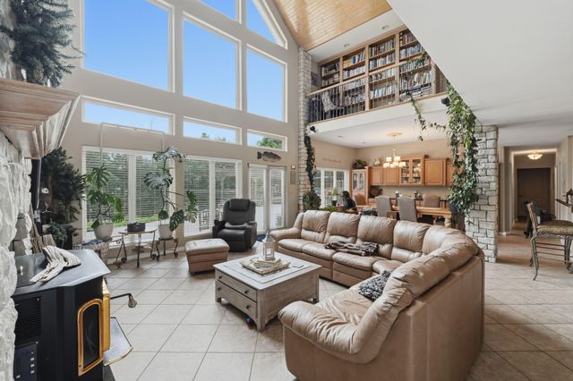 2337 Pokeberry Lane, Lampe, MO 65681