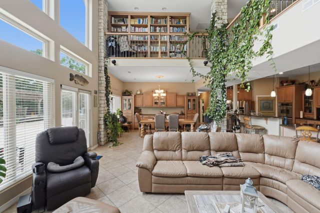 2337 Pokeberry Lane, Lampe, MO 65681