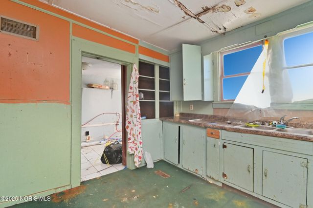 461 W Tiffin Street, Fostoria, OH 44830