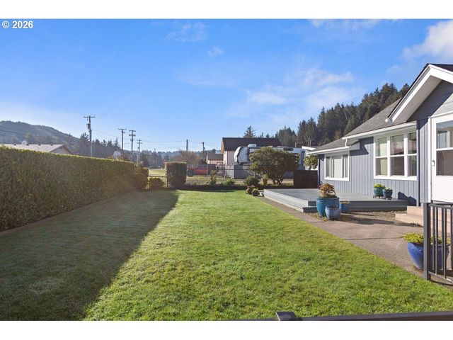 815 BROADWAY Ave, Winchester Bay, OR 97467