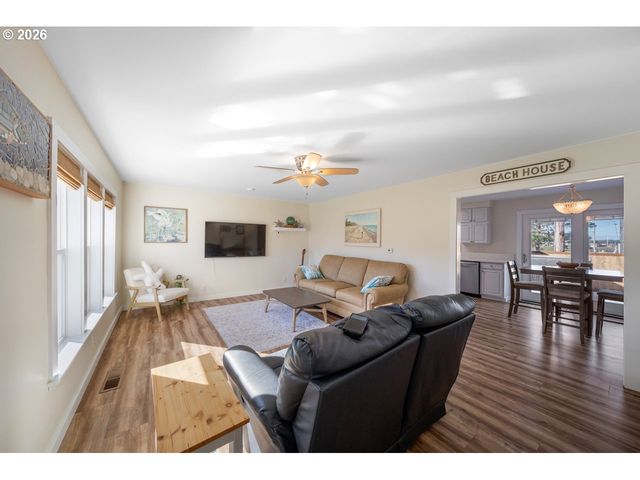 815 BROADWAY Ave, Winchester Bay, OR 97467