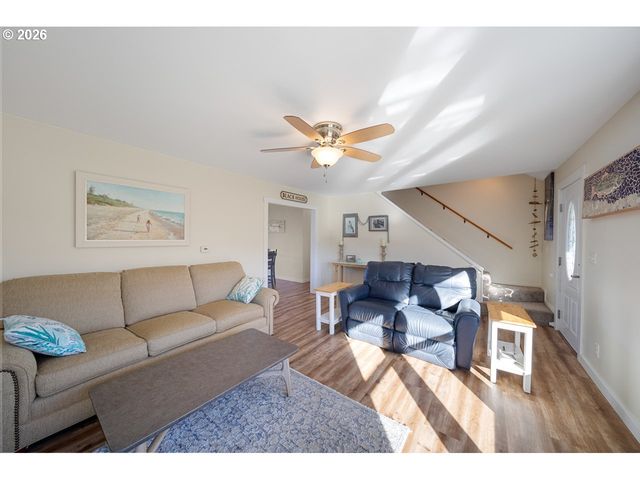 815 BROADWAY Ave, Winchester Bay, OR 97467