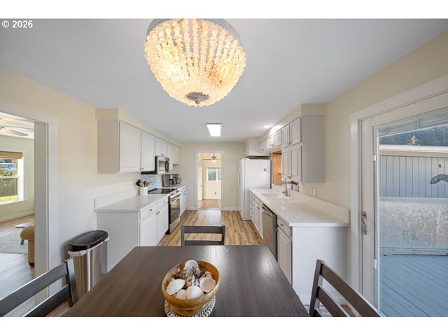 815 BROADWAY Ave, Winchester Bay, OR 97467