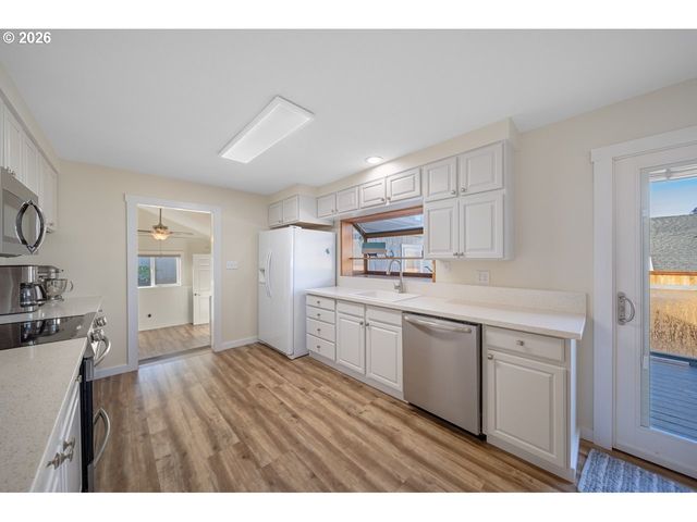 815 BROADWAY Ave, Winchester Bay, OR 97467