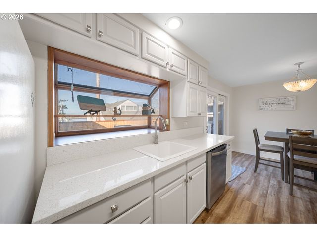 815 BROADWAY Ave, Winchester Bay, OR 97467