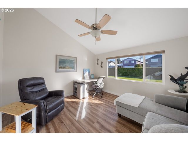 815 BROADWAY Ave, Winchester Bay, OR 97467