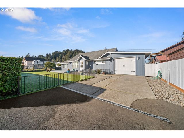 815 BROADWAY Ave, Winchester Bay, OR 97467