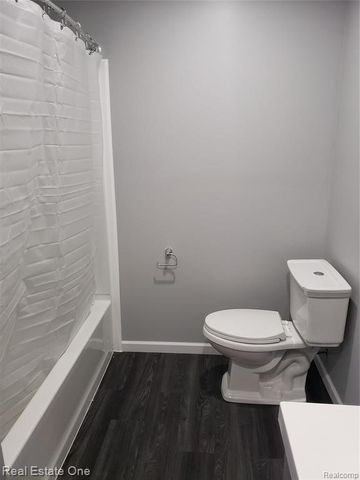 312 Mary Avenue, Royal Oak, MI 48073