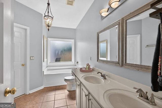 200 Meadow Lake Drive, Carrollton, GA 30116