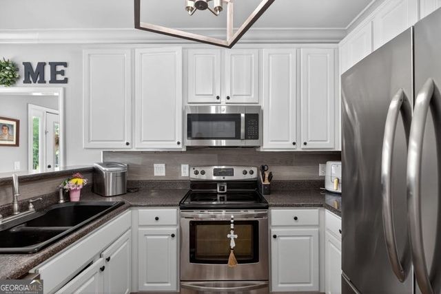 200 Meadow Lake Drive, Carrollton, GA 30116