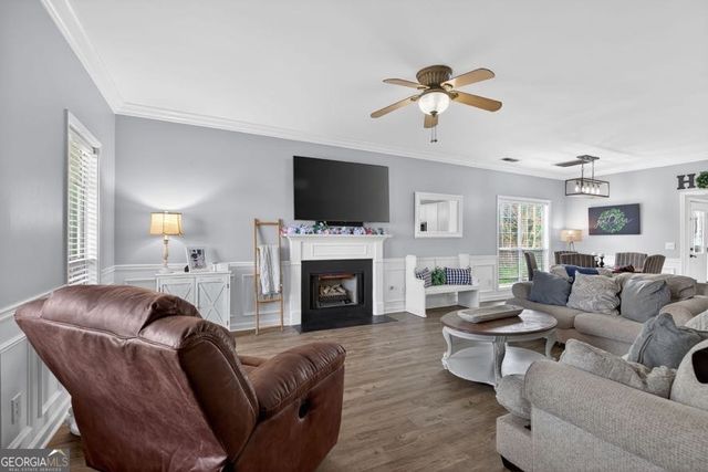 200 Meadow Lake Drive, Carrollton, GA 30116