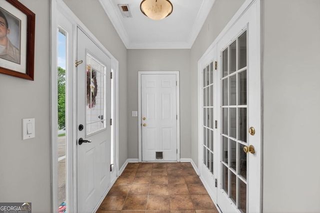 200 Meadow Lake Drive, Carrollton, GA 30116
