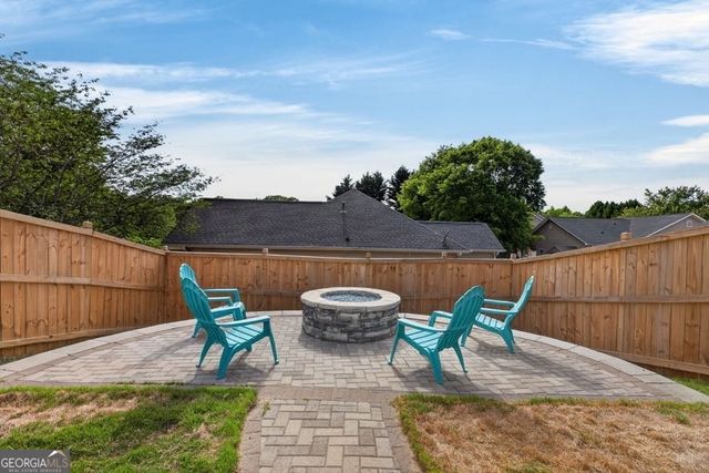 200 Meadow Lake Drive, Carrollton, GA 30116