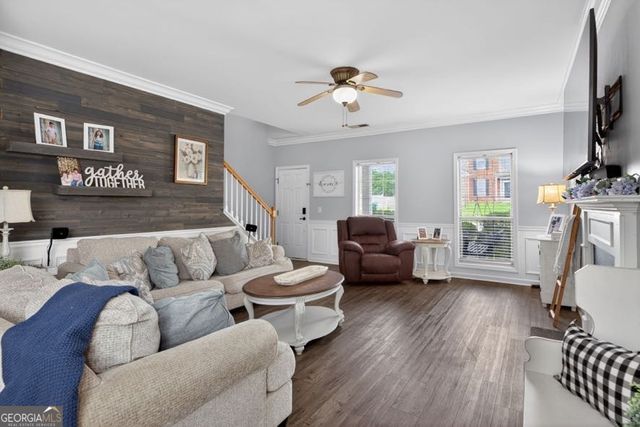 200 Meadow Lake Drive, Carrollton, GA 30116