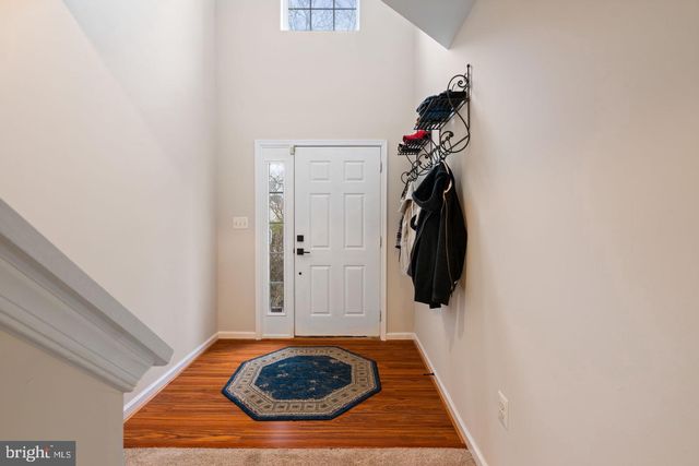 26147 LANDS END DR, Chantilly, VA 20152