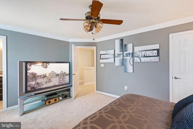 26147 LANDS END DR, Chantilly, VA 20152