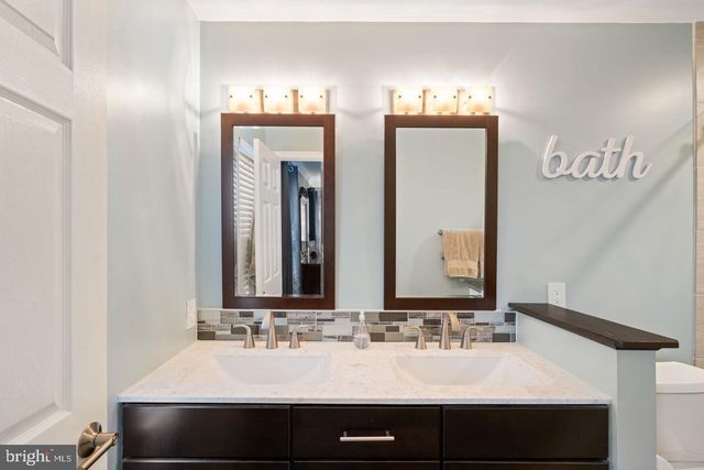 26147 LANDS END DR, Chantilly, VA 20152