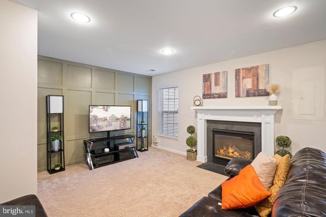 26147 LANDS END DR, Chantilly, VA 20152