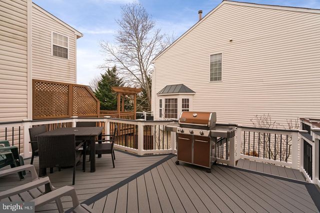 26147 LANDS END DR, Chantilly, VA 20152
