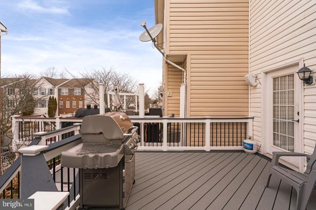 26147 LANDS END DR, Chantilly, VA 20152