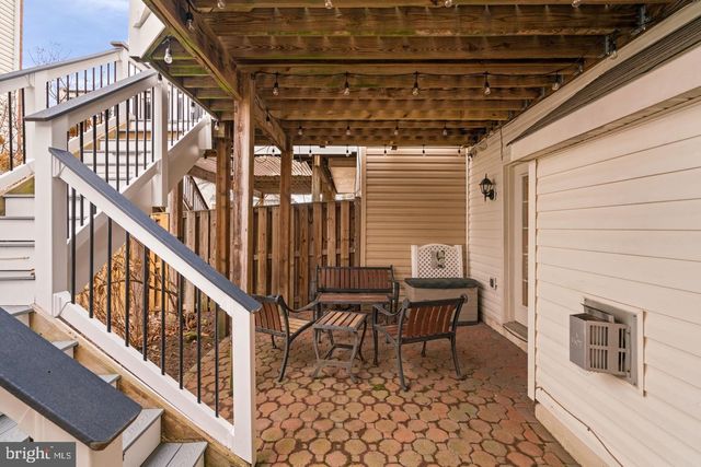 26147 LANDS END DR, Chantilly, VA 20152