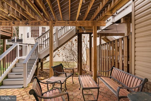 26147 LANDS END DR, Chantilly, VA 20152