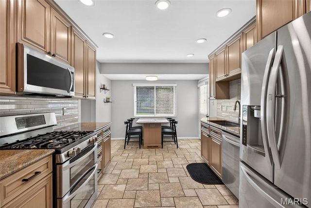 12538 Parkway Acres Court, Maryland Heights, MO 63043