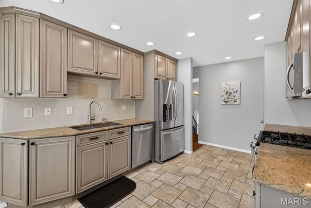 12538 Parkway Acres Court, Maryland Heights, MO 63043