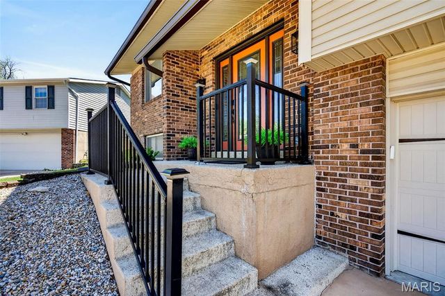 12538 Parkway Acres Court, Maryland Heights, MO 63043