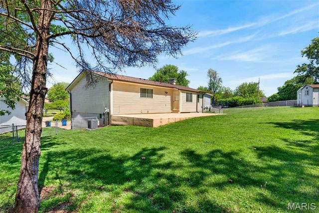 12538 Parkway Acres Court, Maryland Heights, MO 63043