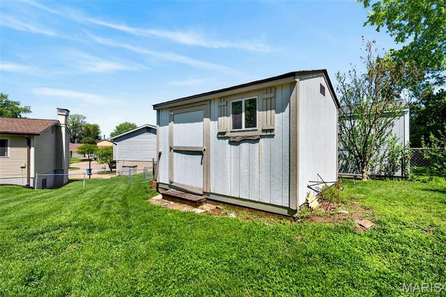 12538 Parkway Acres Court, Maryland Heights, MO 63043