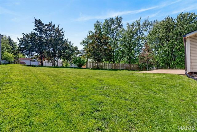12538 Parkway Acres Court, Maryland Heights, MO 63043