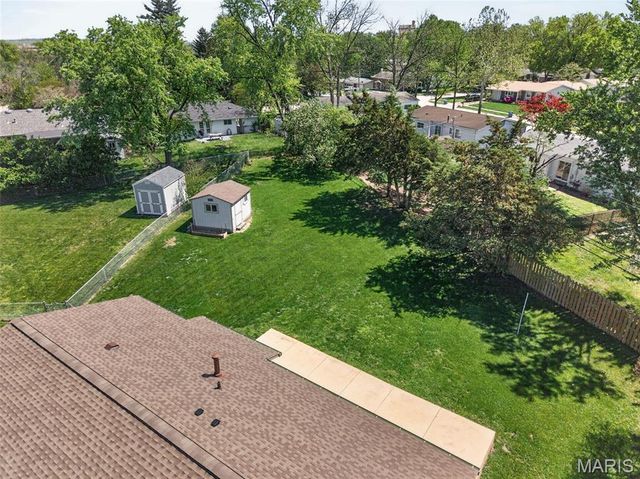 12538 Parkway Acres Court, Maryland Heights, MO 63043