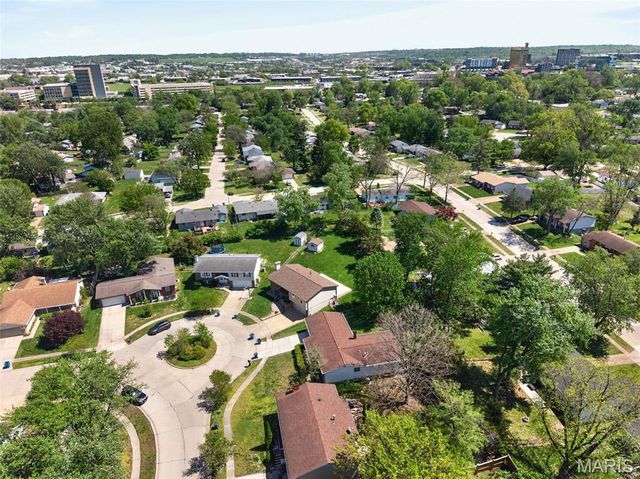 12538 Parkway Acres Court, Maryland Heights, MO 63043