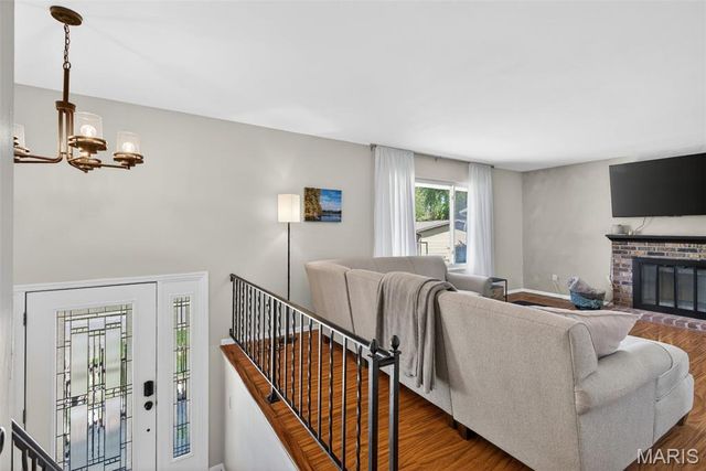 12538 Parkway Acres Court, Maryland Heights, MO 63043