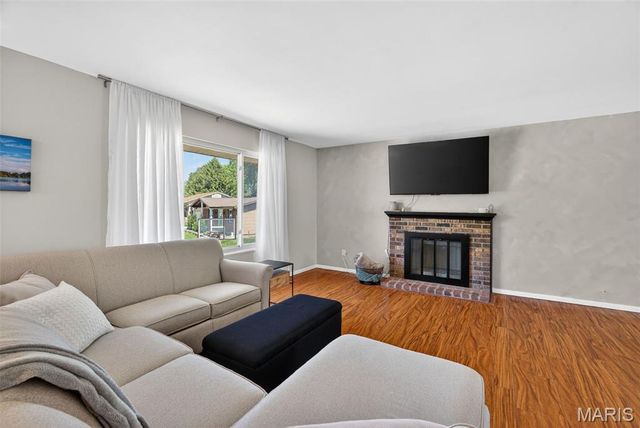 12538 Parkway Acres Court, Maryland Heights, MO 63043